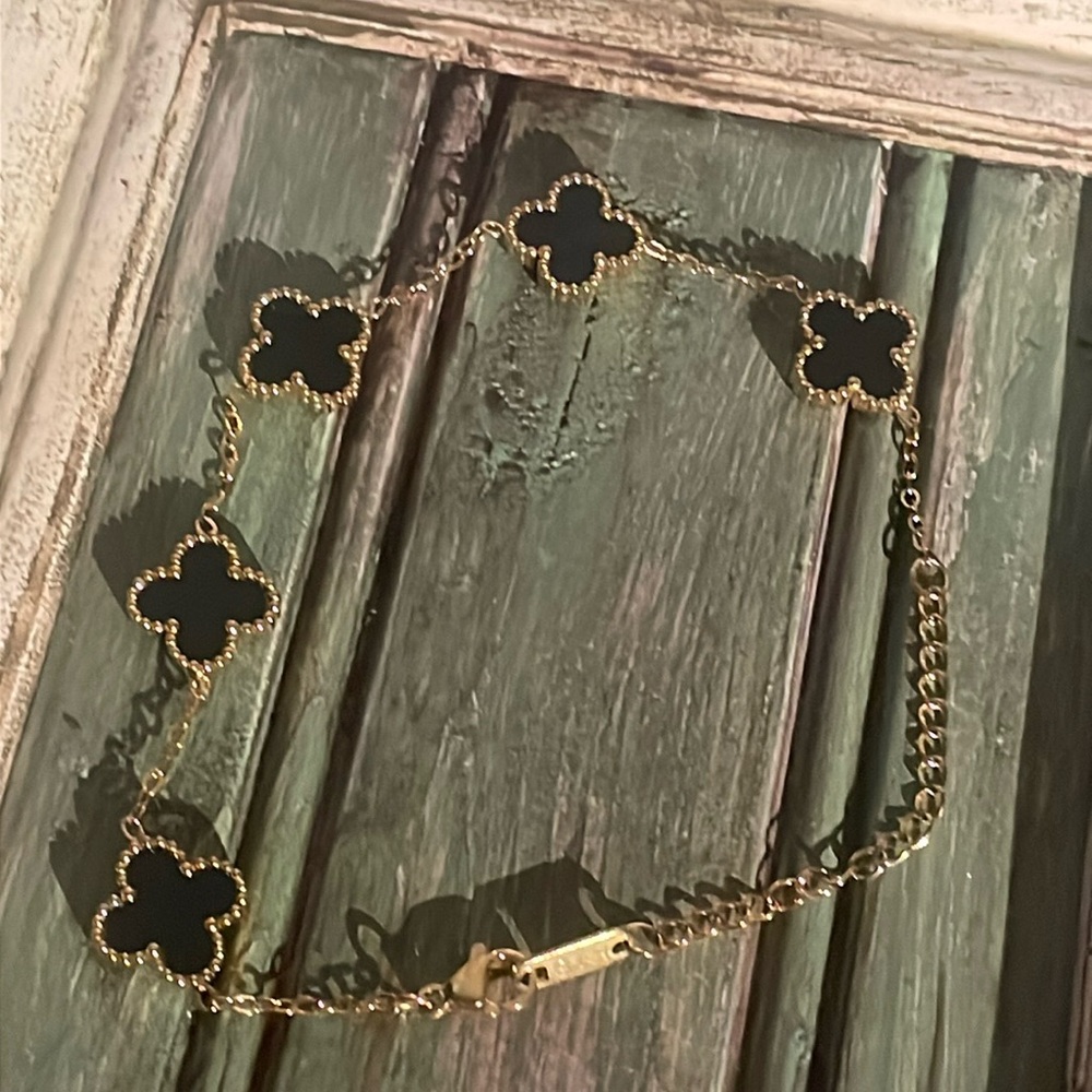 Black and gold flower bracelet